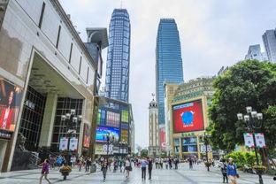 重庆商业街爆料视频,街头小吃与时尚潮流并存  第1张